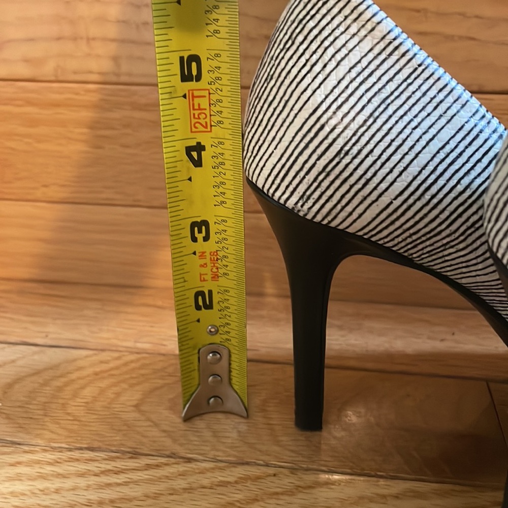 Audrey Brooke Beautiful Black & White Pumps Size 7M - Picture 4 of 8